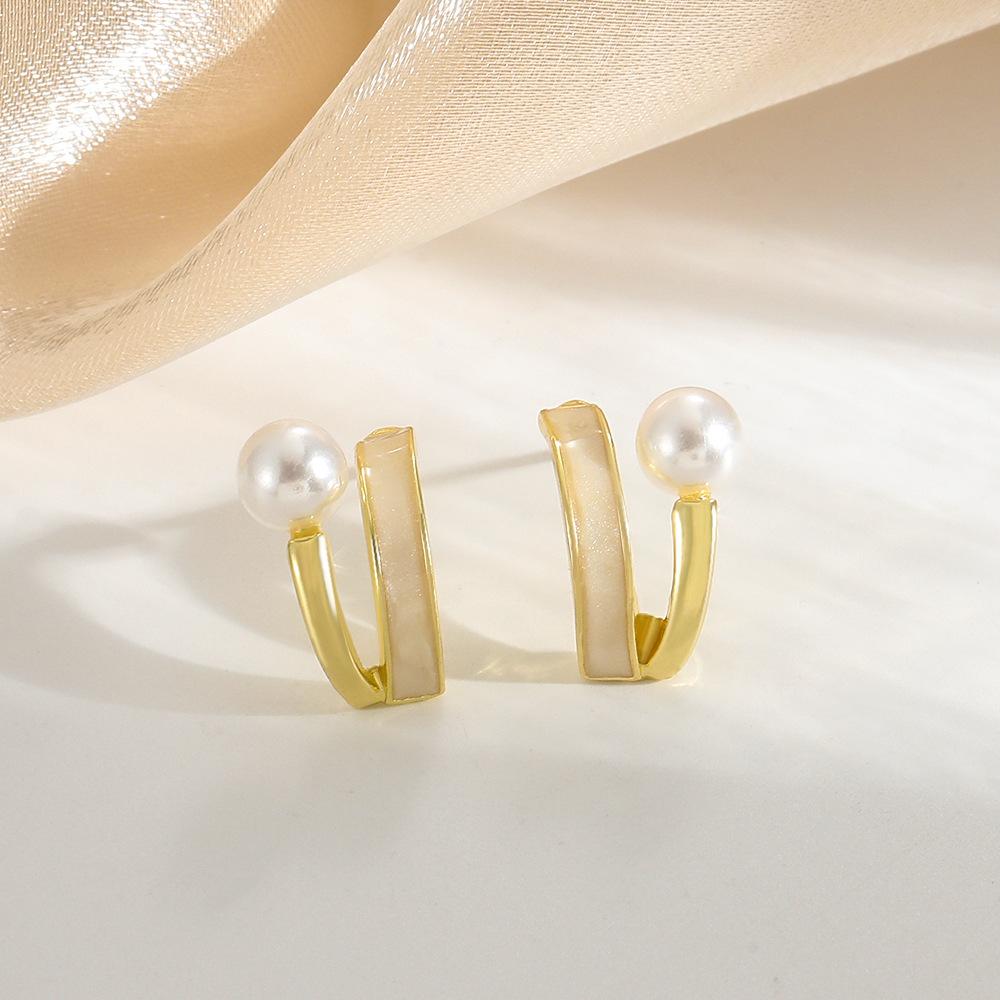 ins simple and small pearl earrings French light luxury niche design natural mother-of-pearl earrings net red earrings