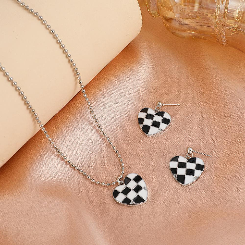 Drip oil black and white checkerboard love pendant necklace ins net red retro peach heart earrings personality accessories female