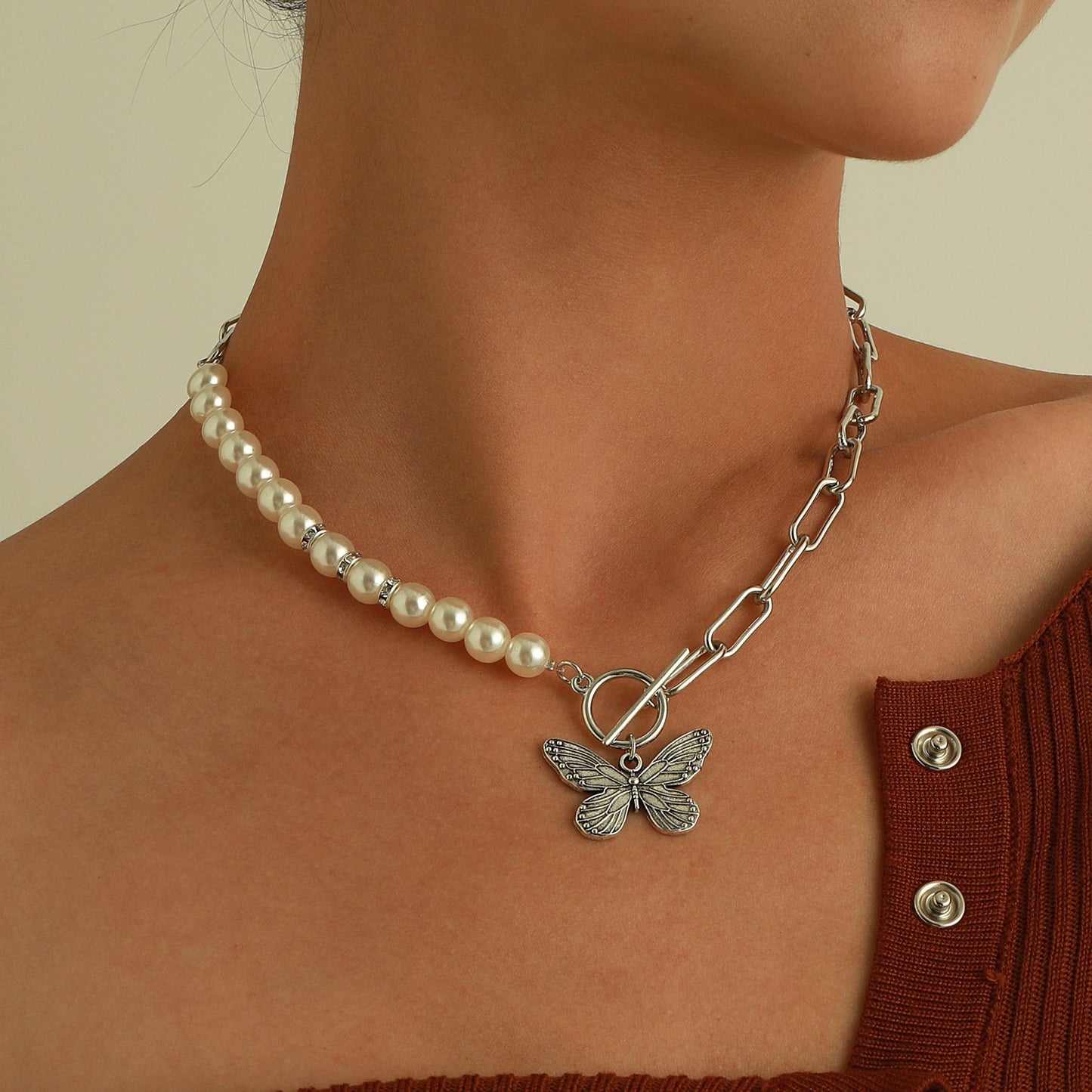 Jewelry OT Buckle Embossed Butterfly Pendant Necklace Female Fashion Half Face Pearl Hole Chain Necklace