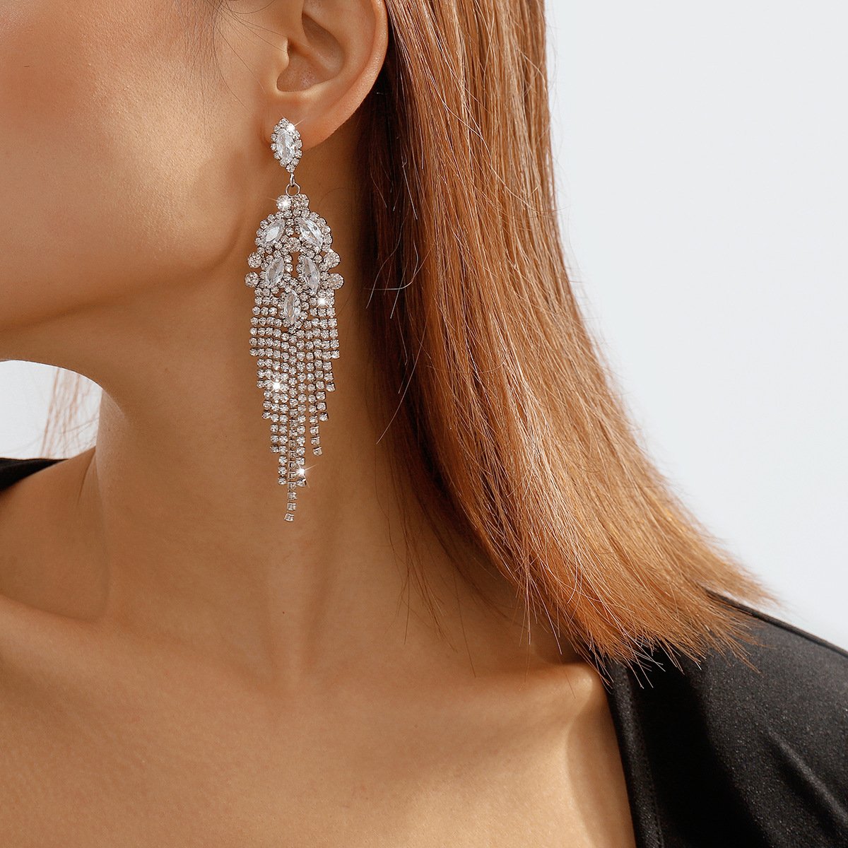 E1975 Retro creative rhinestone tassel earrings light and mature temperament dinner party party geometric earrings