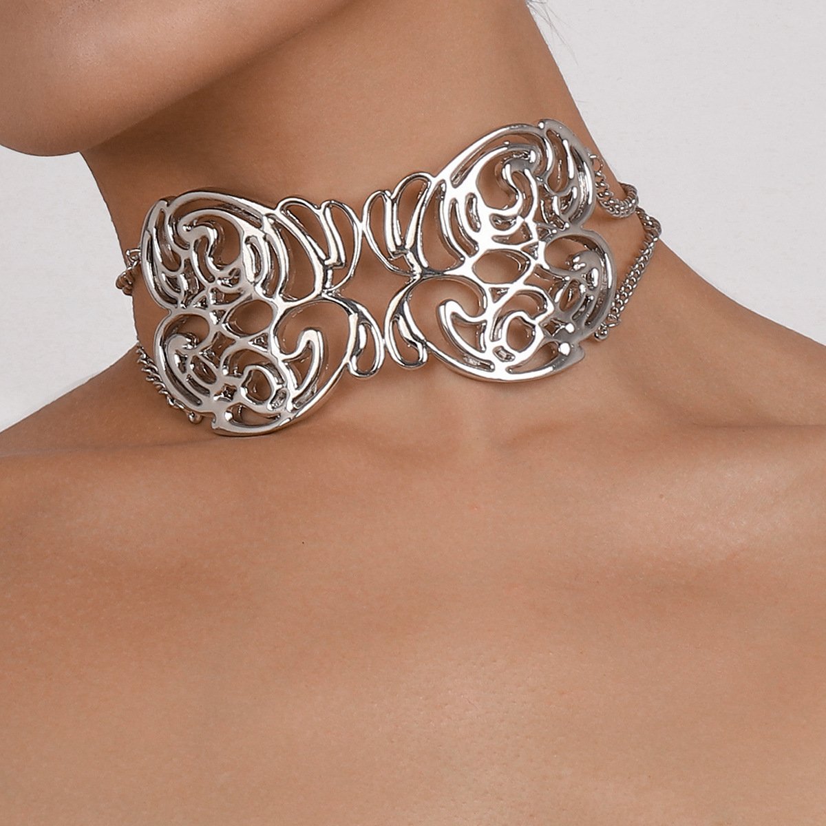 N188ZA Exaggerated Hollow Flower Carving Personality Necklace Tribal Heavy Industry Geometric Retro Elegant Necklace