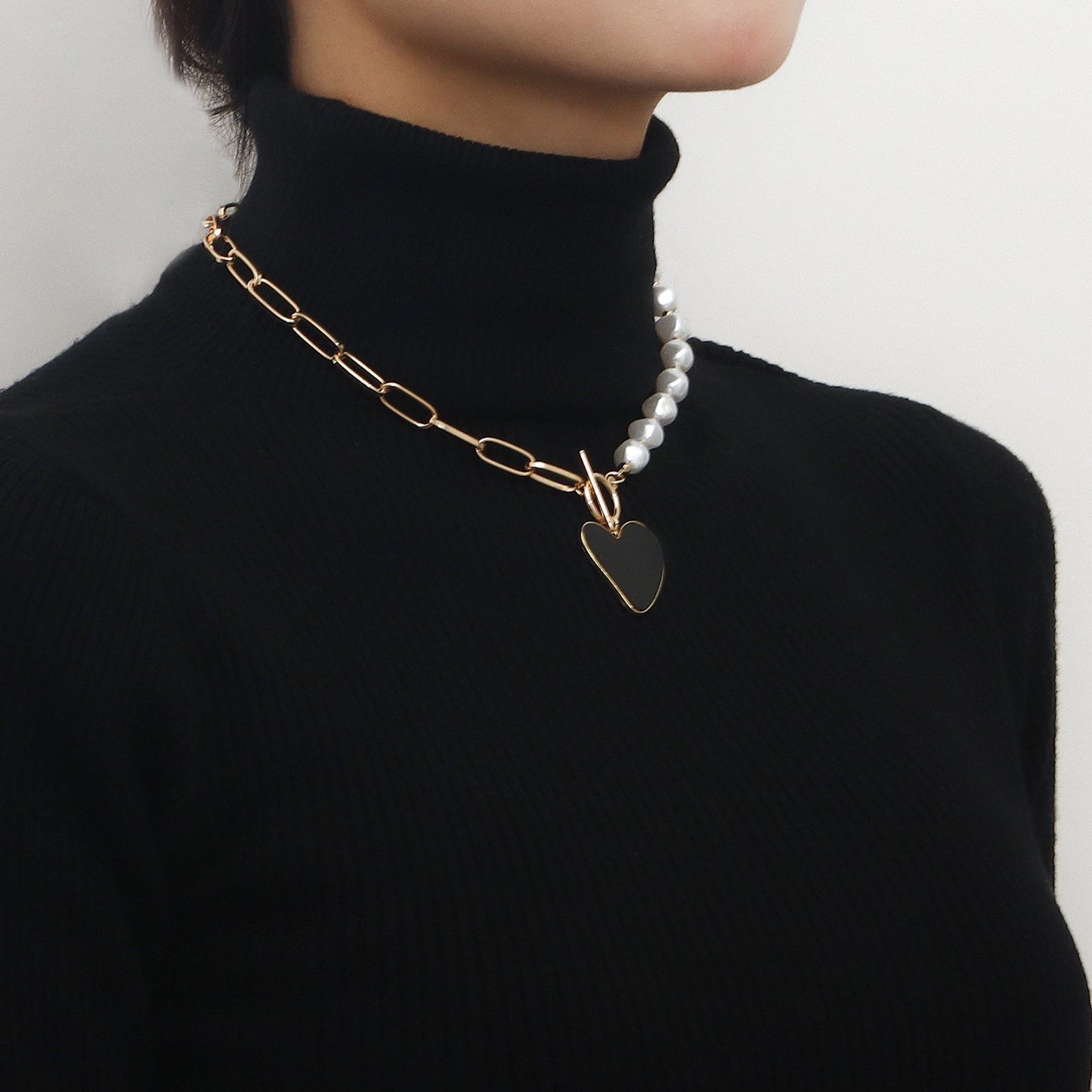 Jewelry fashion heart black mother-of-pearl necklace beaded pearl sweater chain female all-match design sense pendant