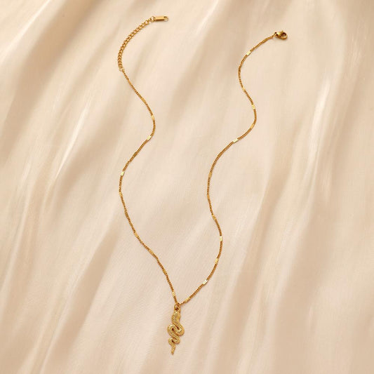 Fashion simple personality small crowd high sense all-match stainless steel golden snake pendant short neck chain necklace female