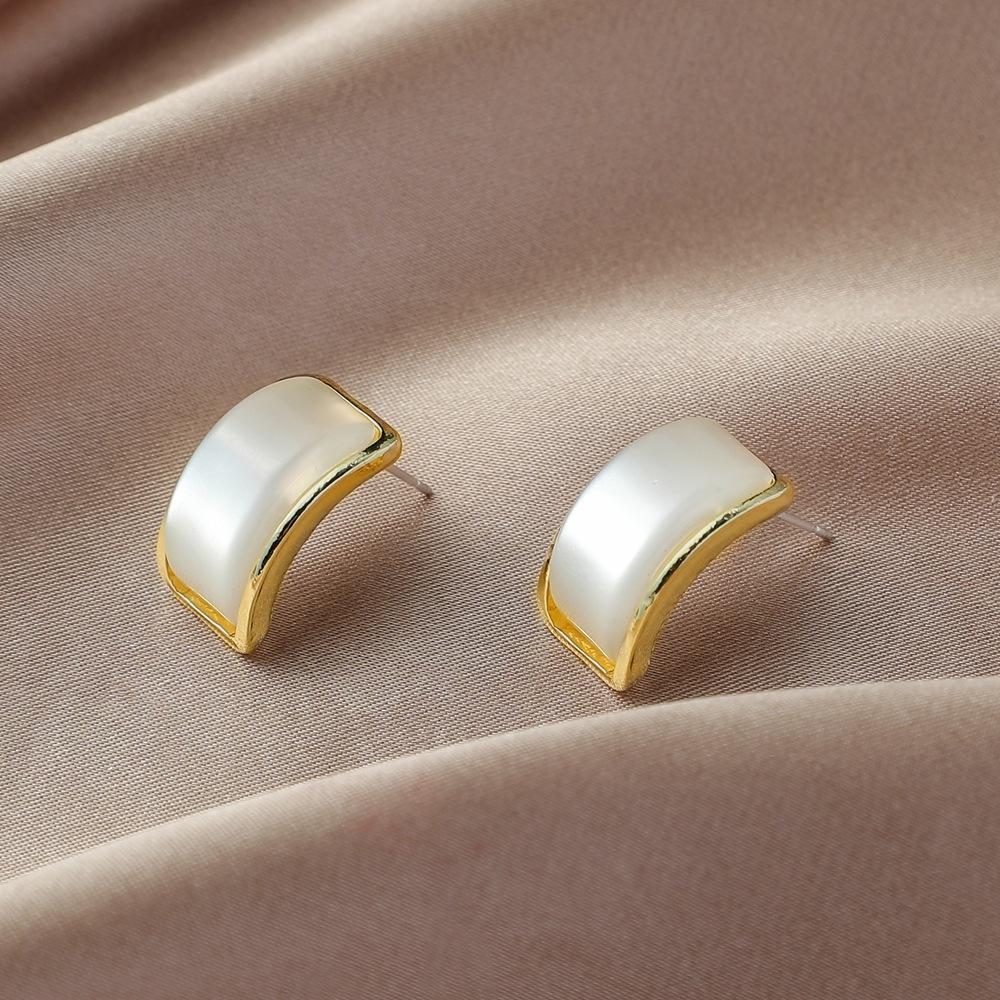 Dongdaemun simple opal C-shaped earrings ins niche design temperament short ladies earrings