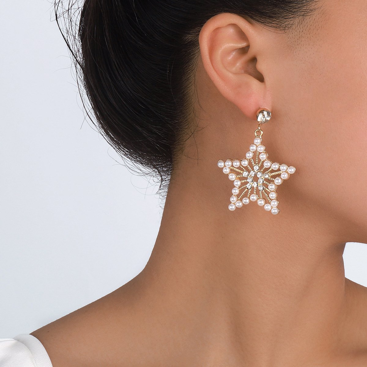 162 French light luxury romantic five-pointed star earrings pearl rhinestone hollow earrings net red geometric popular earrings
