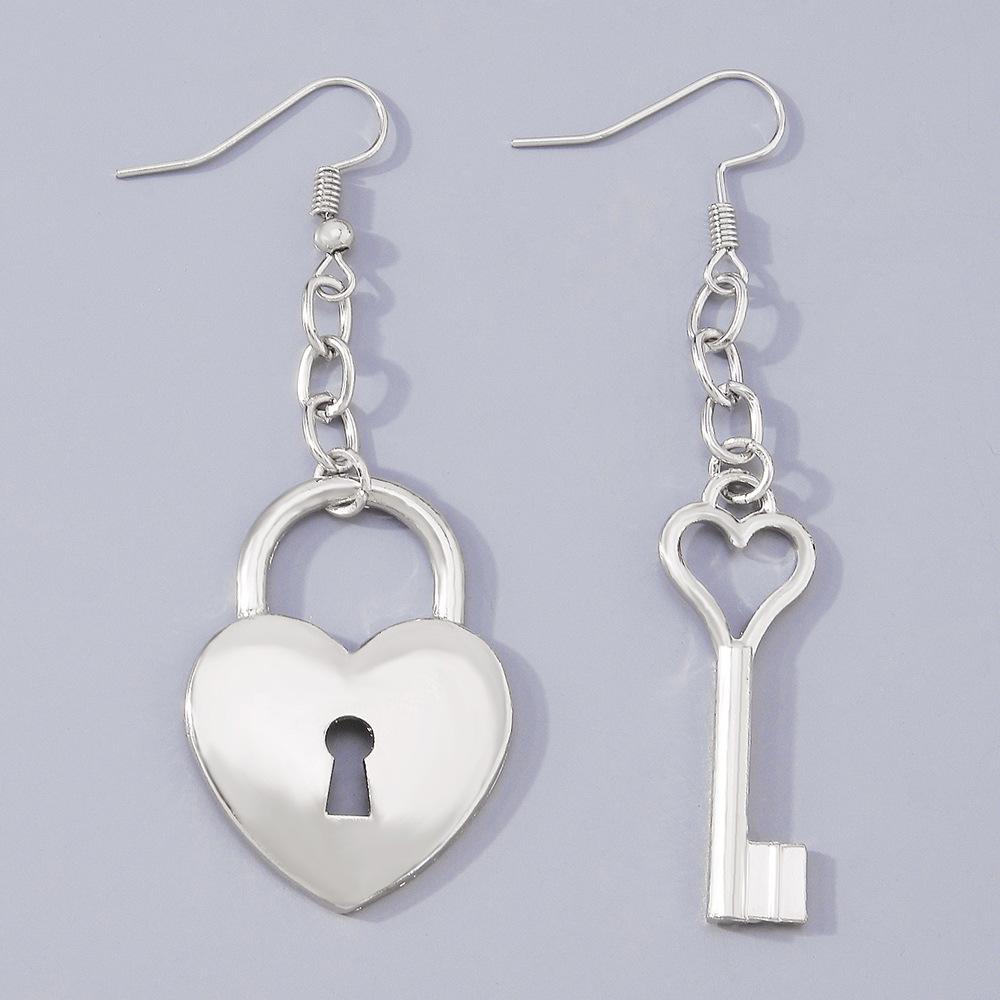 E1246 Personality Asymmetrical Long Earrings Niche Design Love Lock Earrings Elegant Temperament Earrings