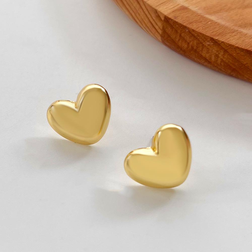 Ins small love earrings women's fashion niche design metal peach heart earrings temperament earrings trend