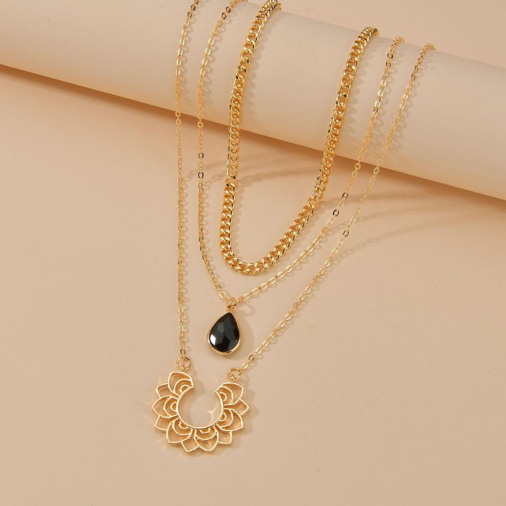 Retro Pattern Alloy Pendant Necklace Fashion Black Bezel Diamond Multilayer Necklace Accessories
