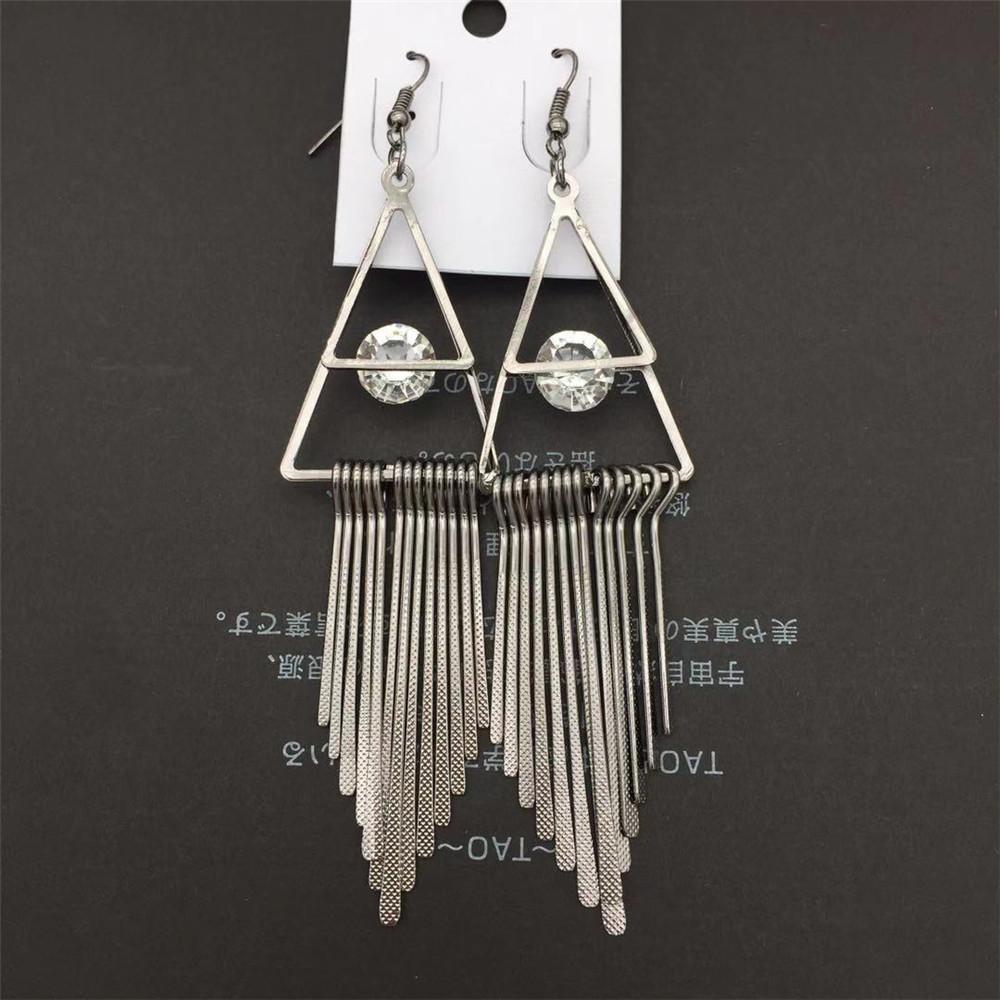 Popular Exaggerated Jewelry Triangle Ladies Earrings Fine Pattern Metal Tassel Imitation Zircon Earrings High Quality Earrings