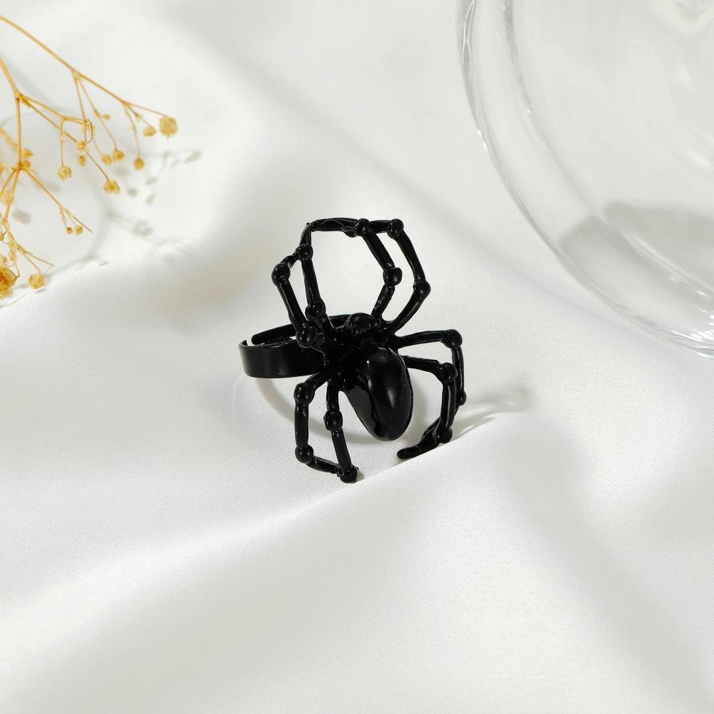 Simulation spider ring Halloween props ring ghost festival spoof tricky toy gothic jewelry