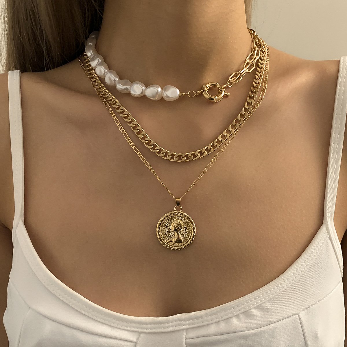 Jewelry Temperament Imitation Pearl Chain Stitching Necklace Retro Hip Hop Queen Avatar Pendant Necklace