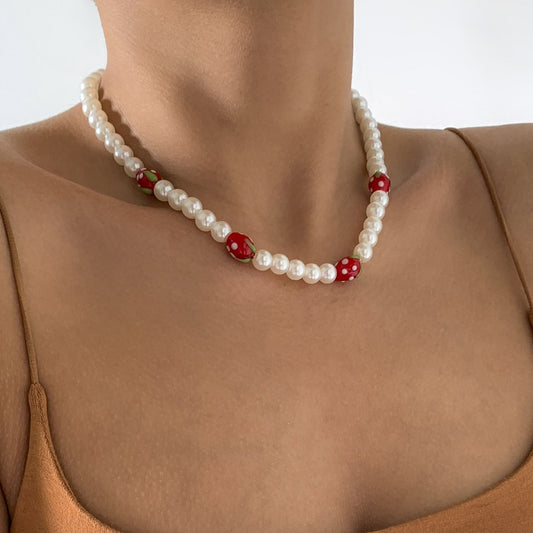 Sweet Strawberry Pearl Necklace Female Design Hip Hop Simple Fruit Clavicle Chain Necklace