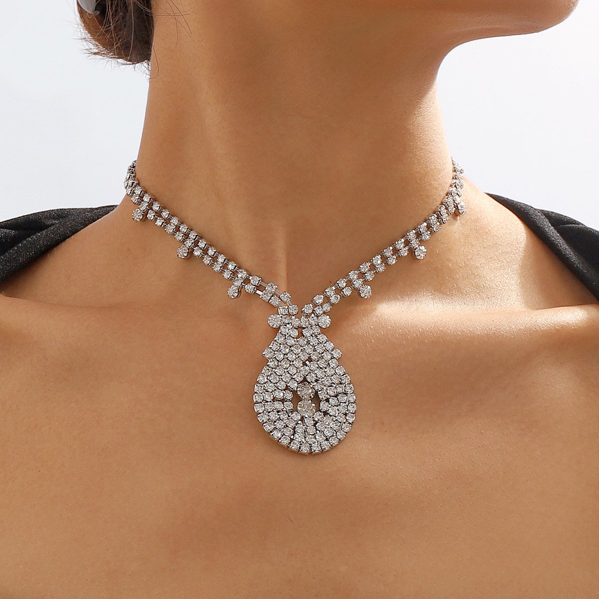 N1894 Retro Palace Geometric Necklace Women's Claw Chain Full Diamond Light Luxury Necklace Hip Hop Personality Necklace