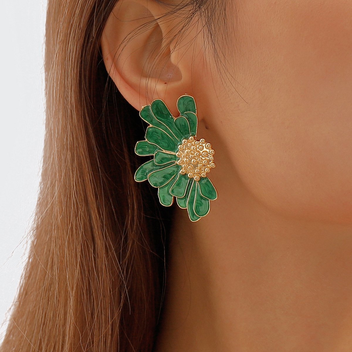 E8418 Stud Earrings Retro Alloy Flower Stud Earrings Feminine Pattern Flower Earrings