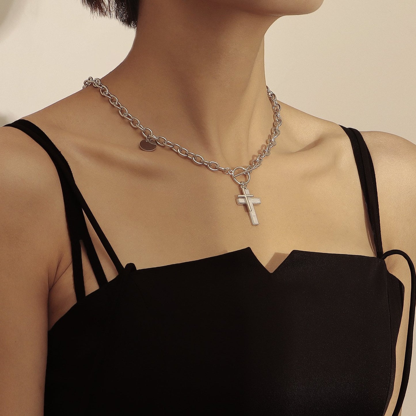 Explosive punk double cross white mother-of-pearl pendant necklace hot girl clavicle chain high-end sense light luxury