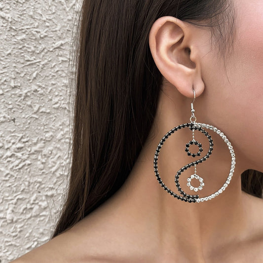 Fashion Simple Geometric Big Circle Earrings Retro Trend Metal Diamond Taichi Stud Earrings Women