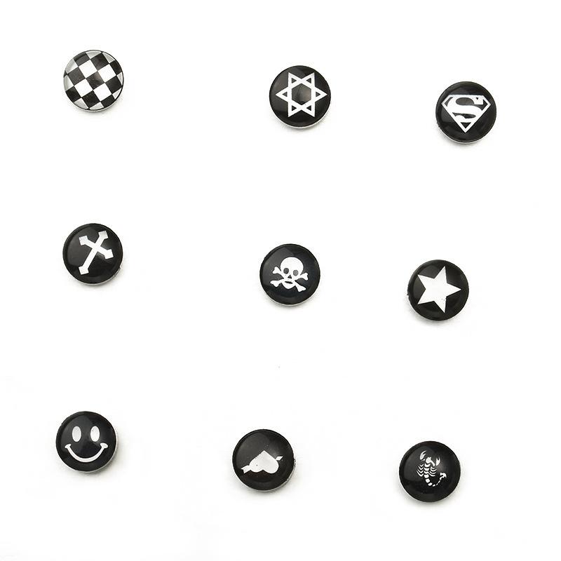 Ins retro design sense earrings creative round five-pointed star skull magnet earrings trendy ear accessories