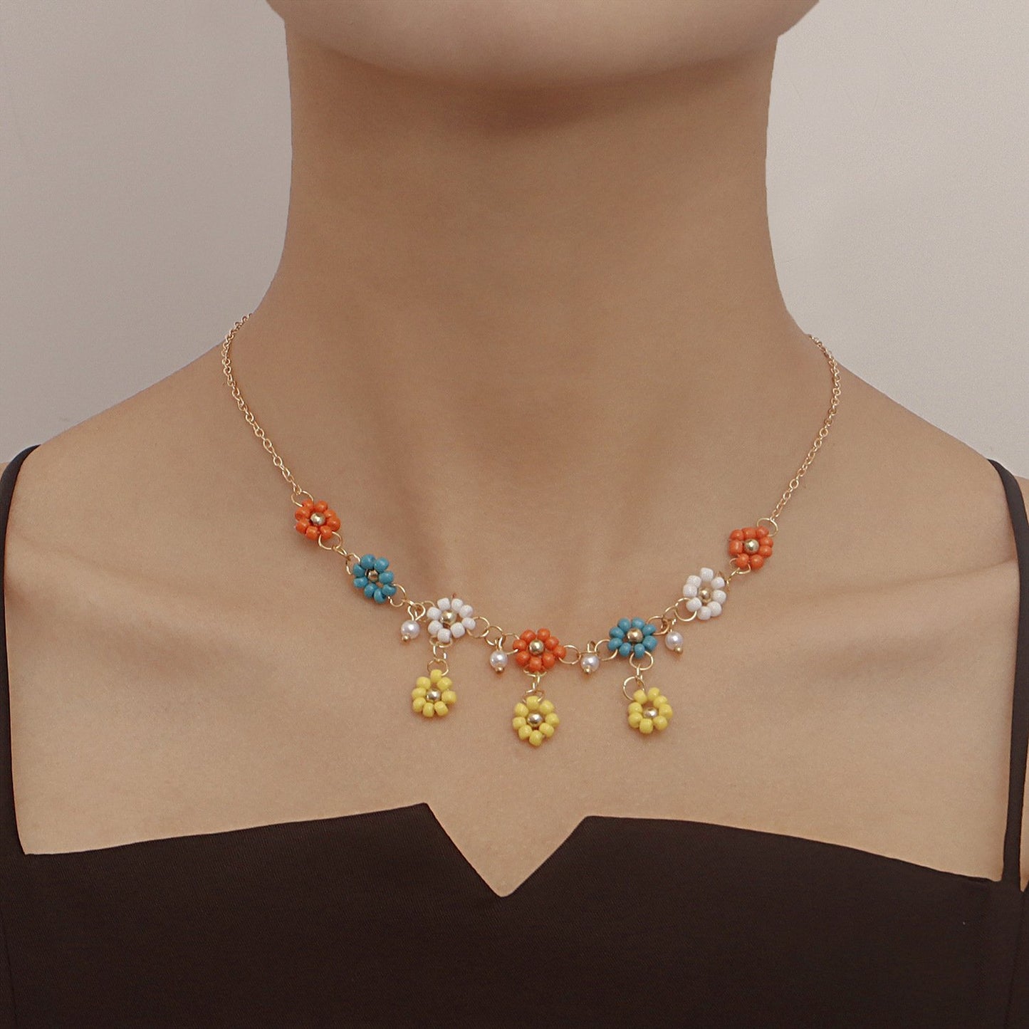 Jewelry Advanced Design Rice Bead Flower Necklace Female Clavicle Chain Simple Light Luxury Fashion Necklace