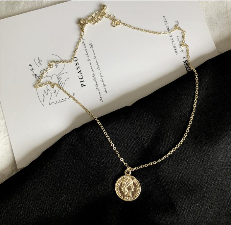 Fun Retro Portrait Gold Coin Necklace Sweater Chain Temperament Simple Design Sense Street Clavicle Chain Female