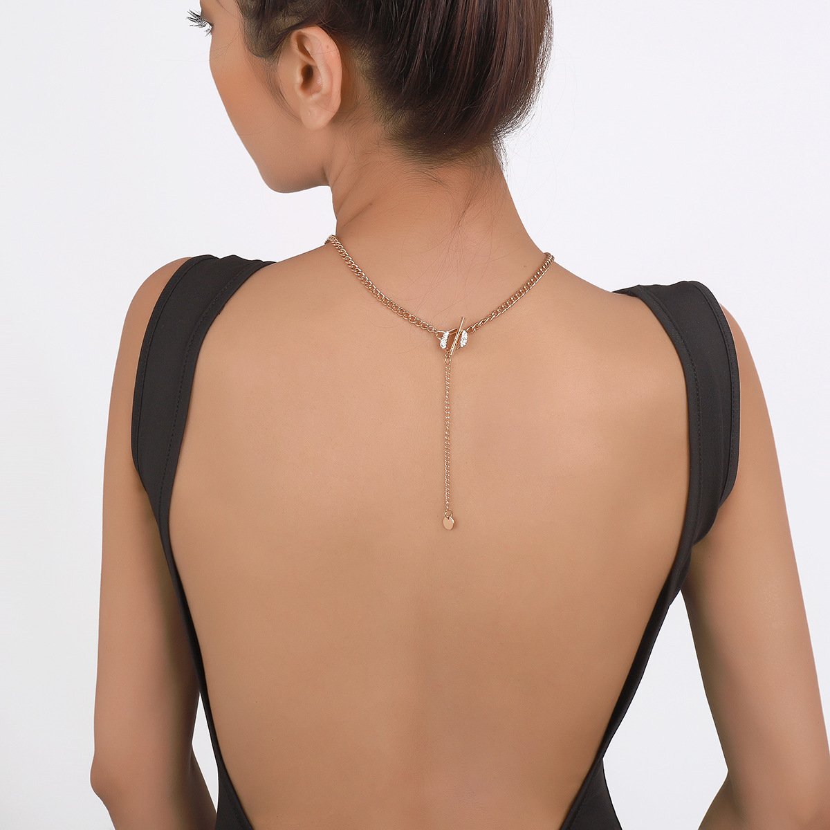 N937 fashion temperament round plate necklace micro-inlaid geometric OT buckle back chain simple niche creative necklace female