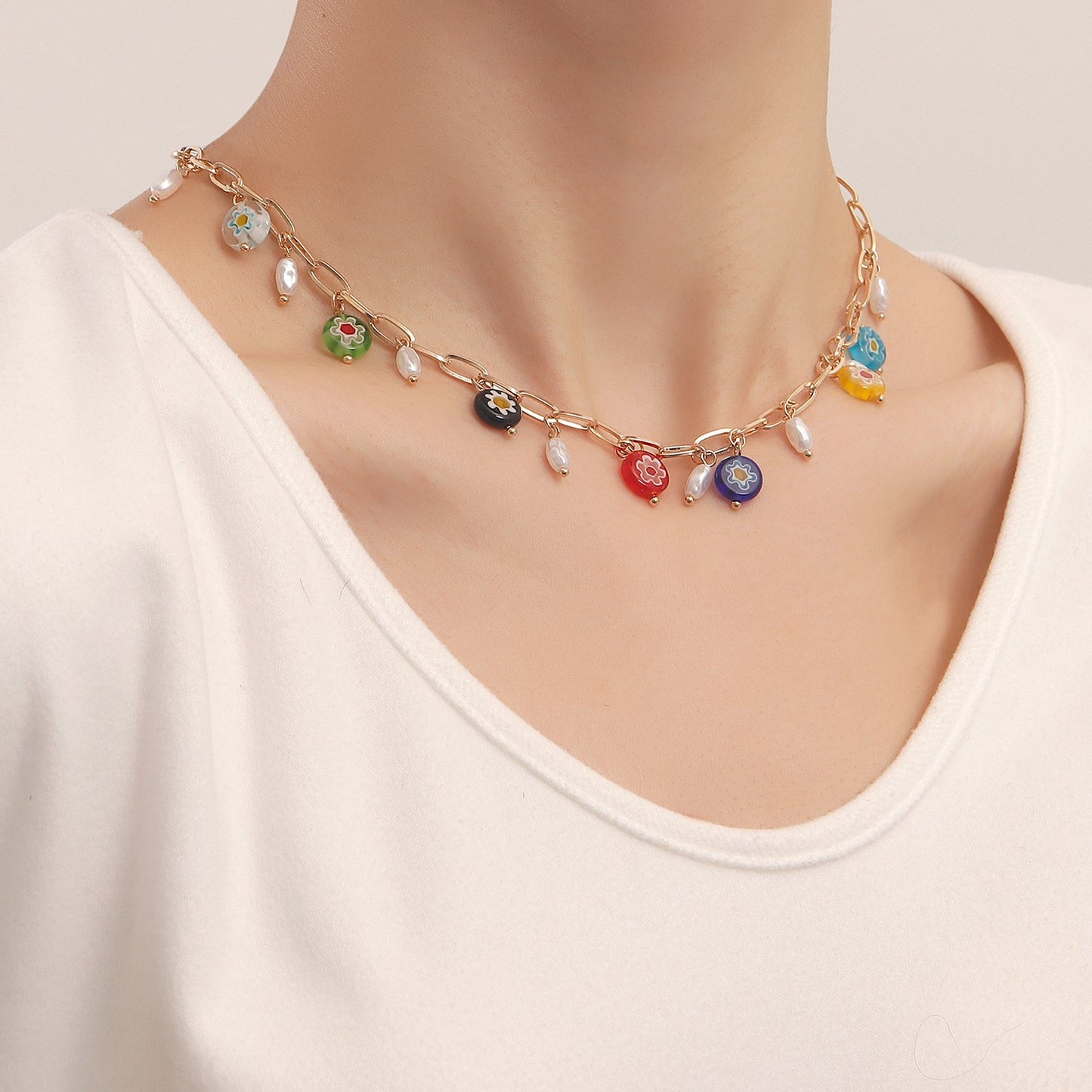 Jewelry niche simple back-shaped chain colorful glass flower pendant necklace female ins high-end explosion