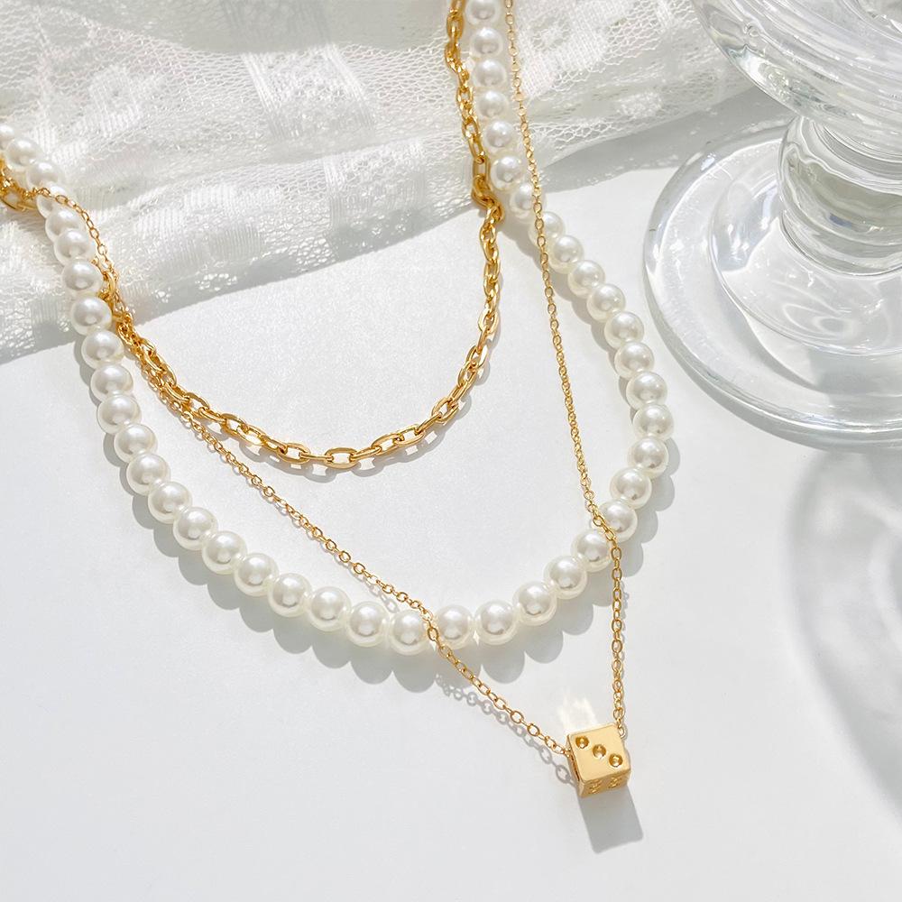 Multi-layer pearl necklace retro fashion creative geometric metal square pendant clavicle chain ins trend