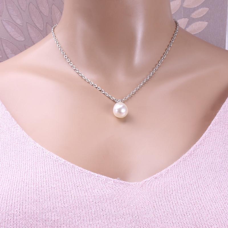 Temperament and elegant pearl necklace women's fashion personality sweet and small earrings light bulb necklace clavicle chain set chain