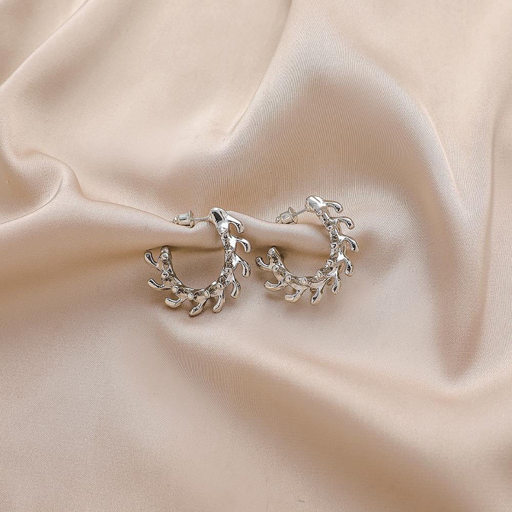 National fashion fashion creative C-shaped earrings semi-arc exaggerated keel earrings versatile geometric earrings