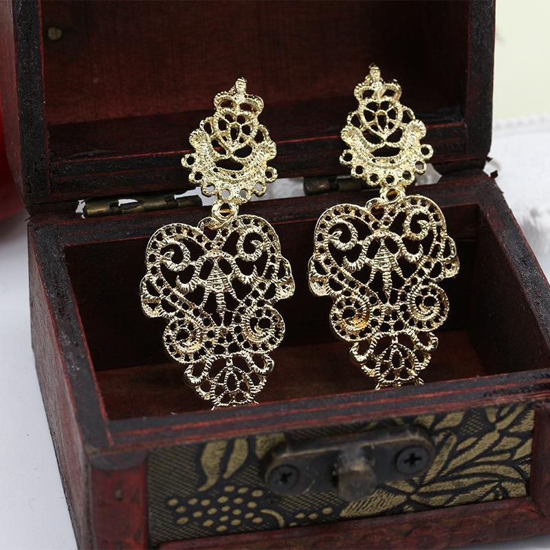 Earrings Versatile Bohemian Hollow Leaf Earrings Fashion Leaf Stud Earrings