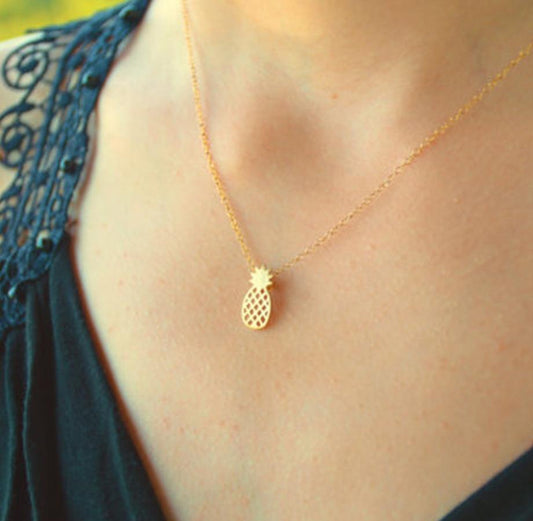 Explosive jewelry hollow pineapple necklace pineapple pendant clavicle chain fruit necklace