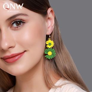 Mori small fresh small daisy earrings super fairy cute girl dripping oil flower ear buckle students all-match earrings