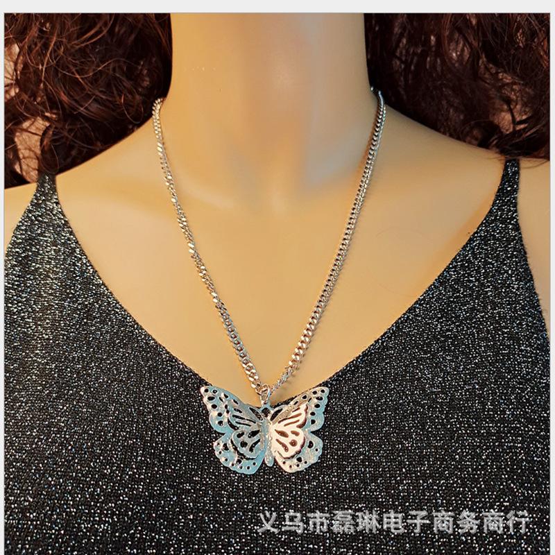 Jewelry Retro Temperament Geometric Three-dimensional Necklace Women's Creative Hollow Butterfly Mix and Match Lock Necklace