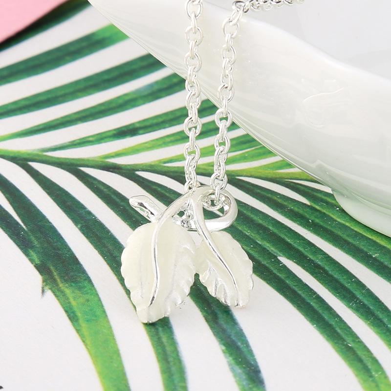 Creative Leaf Luminous Necklace Luminous Pendant Fashion Leaf Clavicle Chain Jewelry