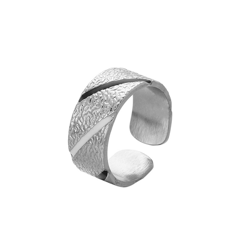 Simple personality retro fashion stainless steel opening black and white twill hammer pattern ring for women