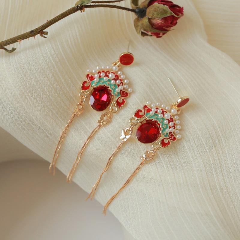 Chinese face earrings retro Beijing opera pearl earrings female diamond temperament net red tassel long earrings