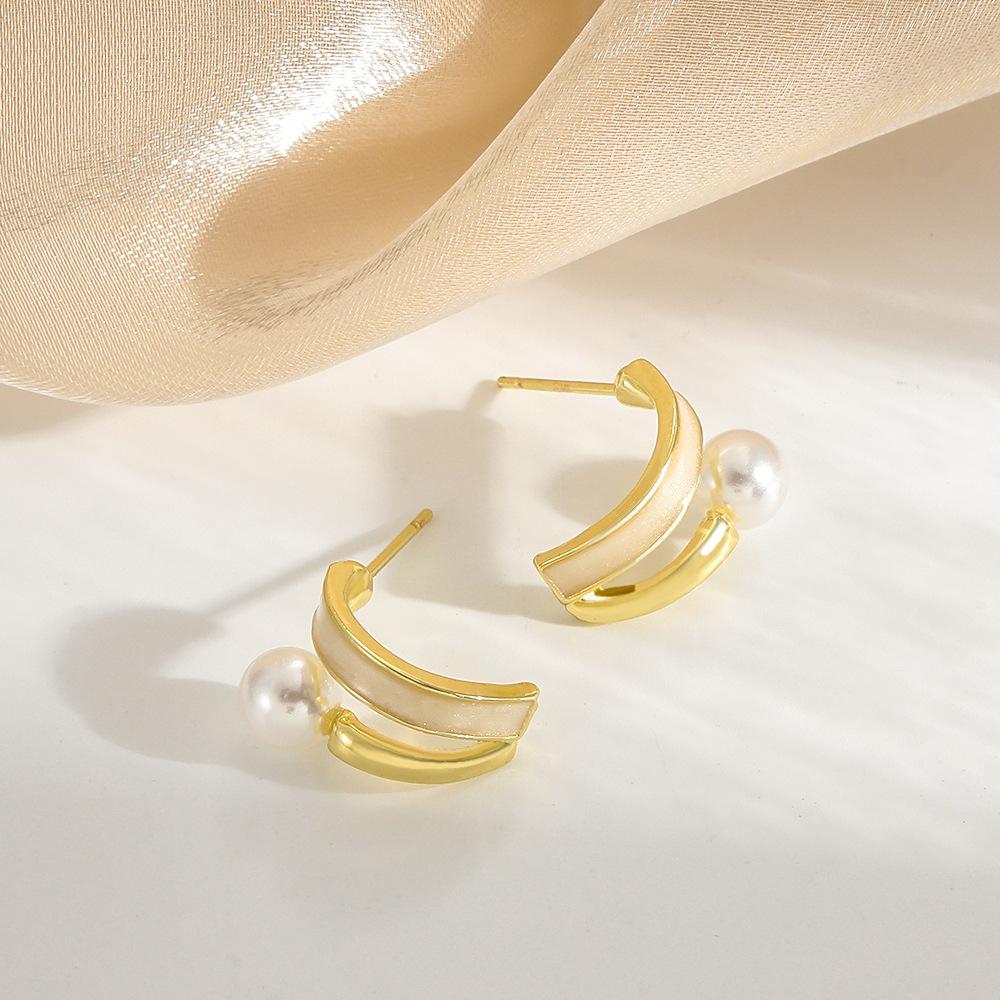 ins simple and small pearl earrings French light luxury niche design natural mother-of-pearl earrings net red earrings