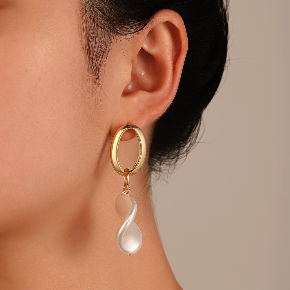 French light luxury Baroque special-shaped pearl earrings ins fashion temperament niche design irregular pearl earrings