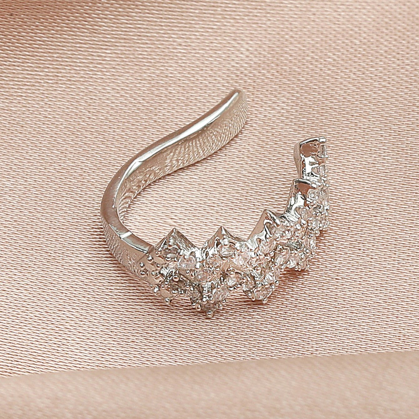 Ins same paragraph diamond ear clip retro wavy line without pierced earrings temperament net red metal copper earrings