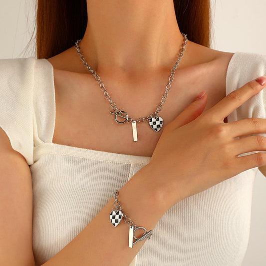 Indifferent and Simple Love Checkerboard Pendant Necklace Niche Design Sweet and Cool Peach Heart Square Bracelet Set