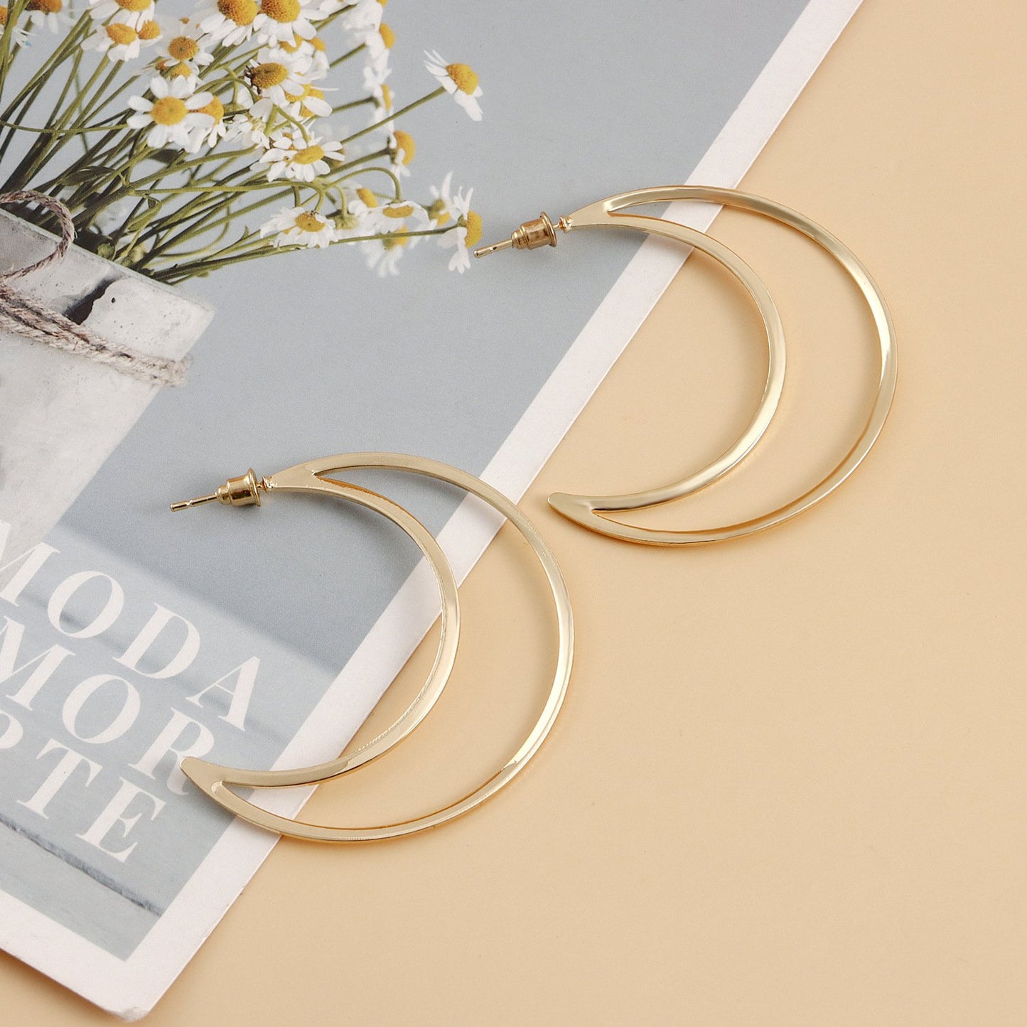 Jewelry Retro Geometric Hollow Crescent Earrings Female Exaggerated Big Moon Metal Earrings Earrings