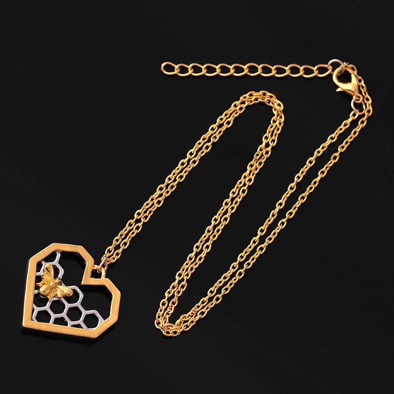 Fashion Jewelry Love Cute Honeycomb Bee Pendant Necklace Personality Insect Peach Heart Shaped Sweater Chain Batch