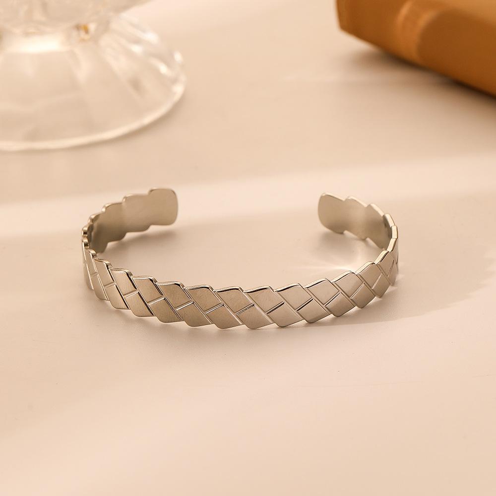 Versatile Simple Honeycomb Stainless Steel Opening Ladies Trapezoidal Wall Pattern Bracelet Female Personality