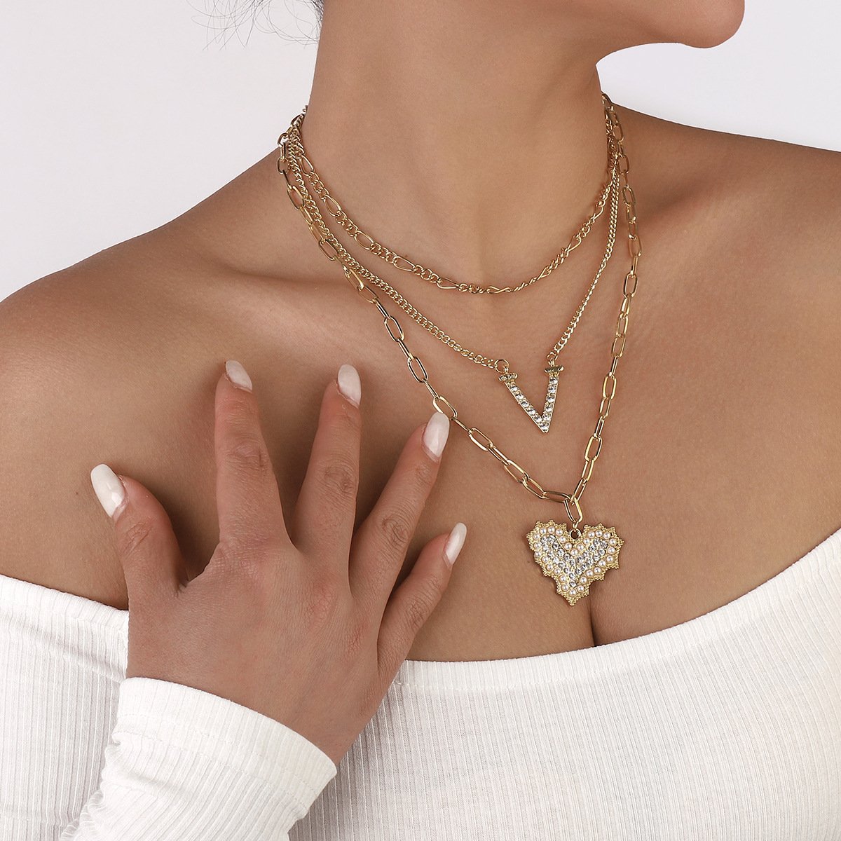 N1174 Exaggerated stacked geometric heart necklace imitation pearl rhinestone micro-inlaid V-shaped hip-hop punk necklace