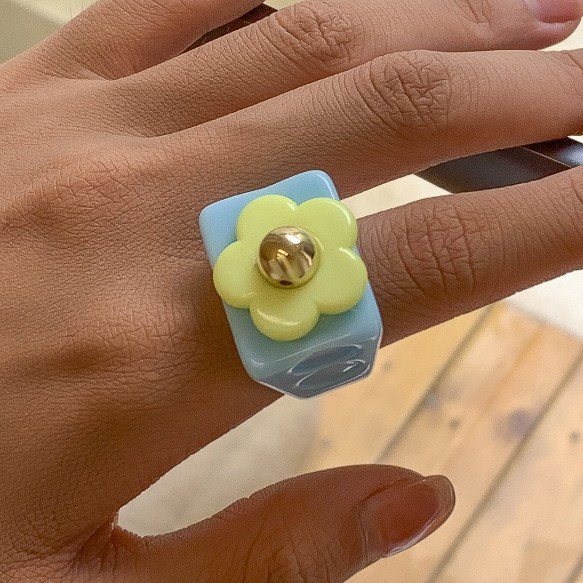 Trendy color acrylic flower ring female retro exaggerated geometric resin wide ring jewelry