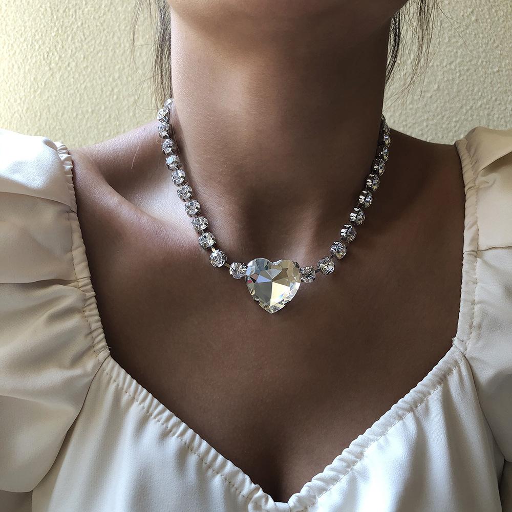 N7729 Exaggerated Creative Clavicle Chain Female Luxury Glass Diamond Heart Pendant Necklace