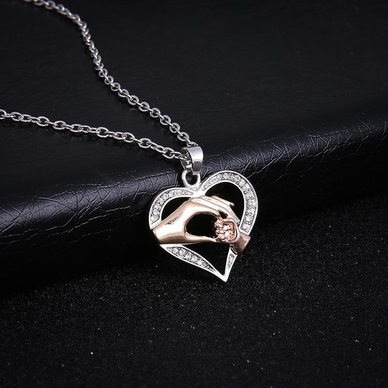 Three-color electroplating hand in hand heart-shaped pendant mother's day peach heart short necklace clavicle chain jewelry