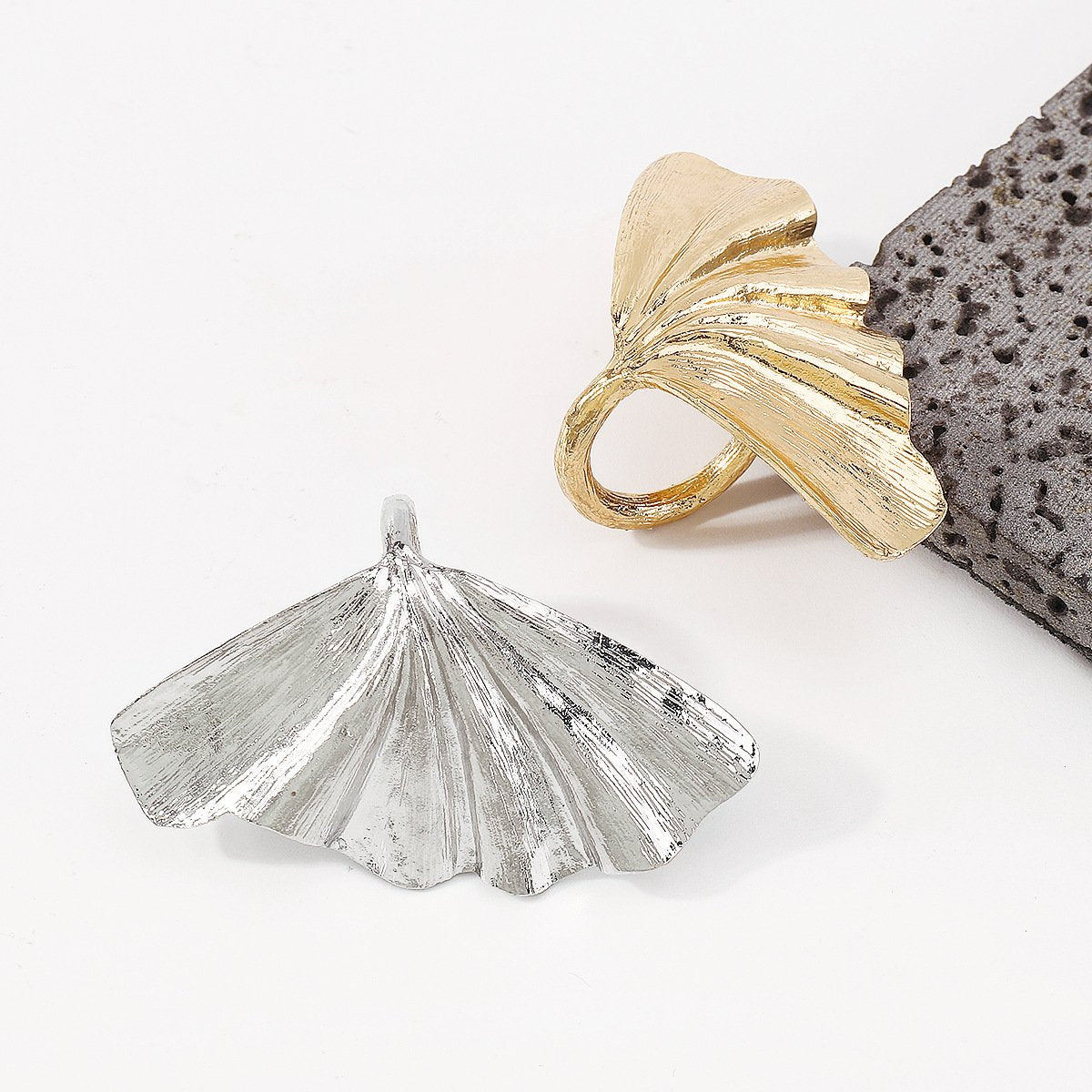 R8 creative geometric maple leaf ring female metal personality simple irregular exaggerated fan-shaped jewelry