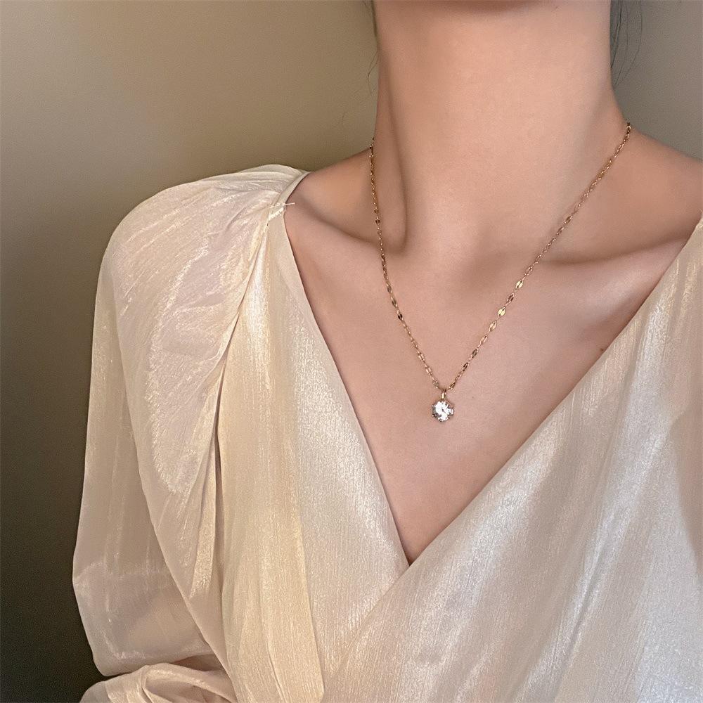 ins single diamond necklace women's fashion light luxury niche design sense pendant clavicle chain temperament simple necklace