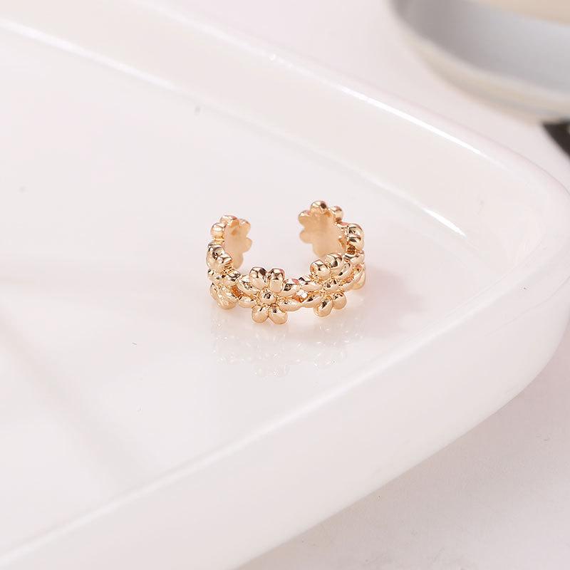 Simple small fresh U-shaped small daisy flower curved ear clip women's metal earrings without earrings