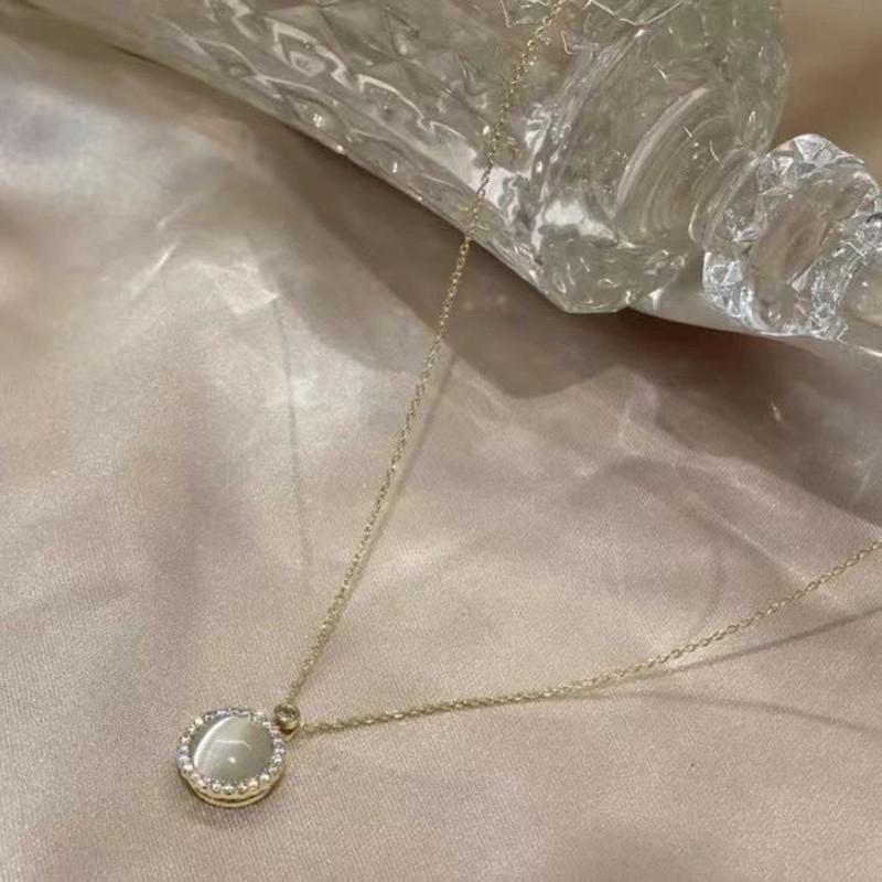 The same rotatable opal necklace women's diamond-studded geometric circle moonlight clavicle chain ins fresh and fashionable
